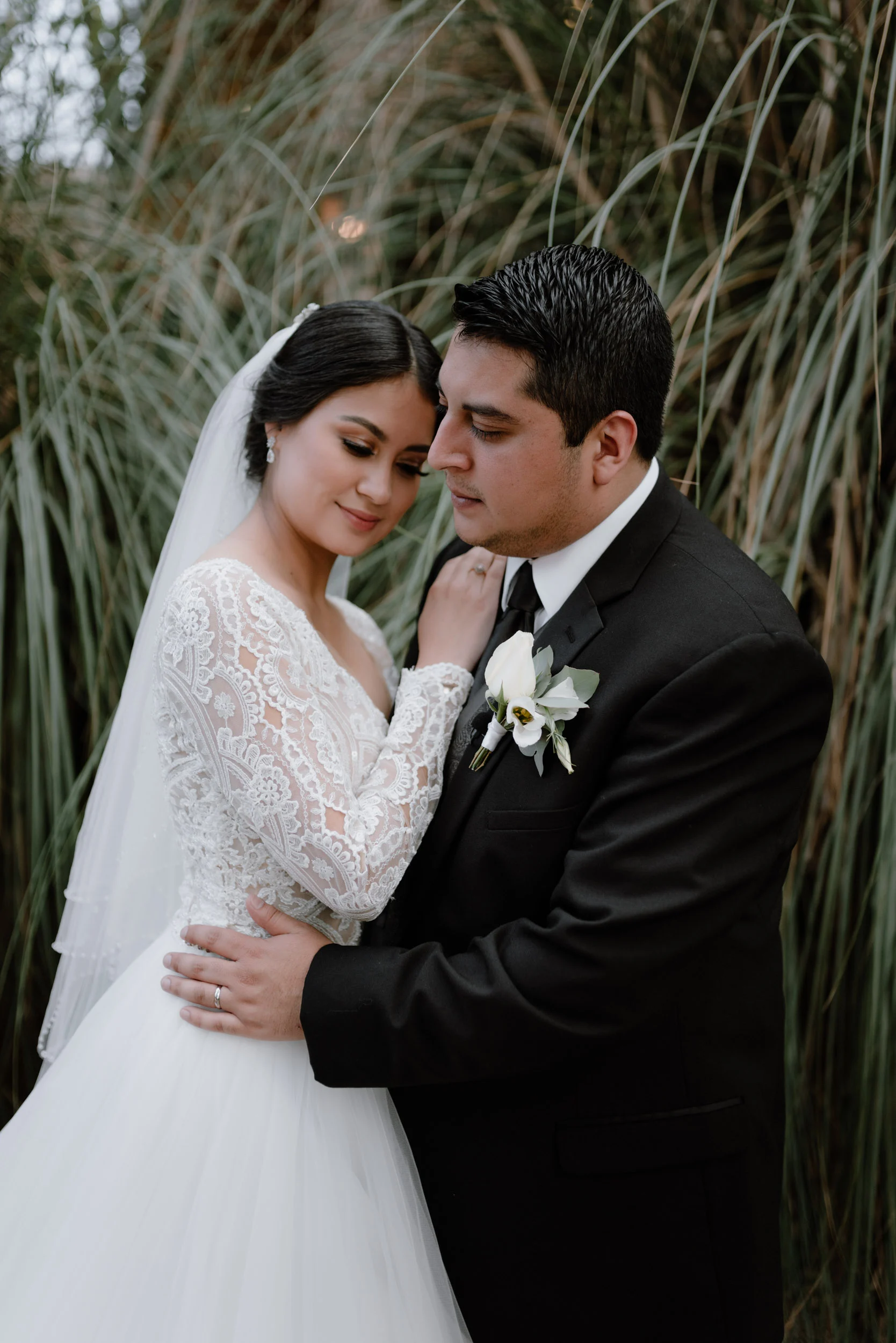 Sister of the groom smiling and putting perfume on her